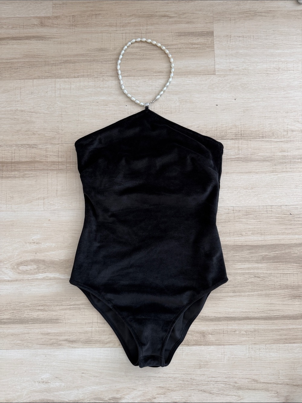 Black Pearl-Halter Velvet Bodysuit